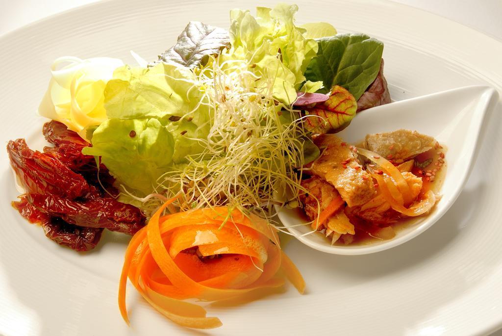 Alma Del Lago Suites & Spa San Carlos de Bariloche Exteriör bild A salad with sprouted alfalfa