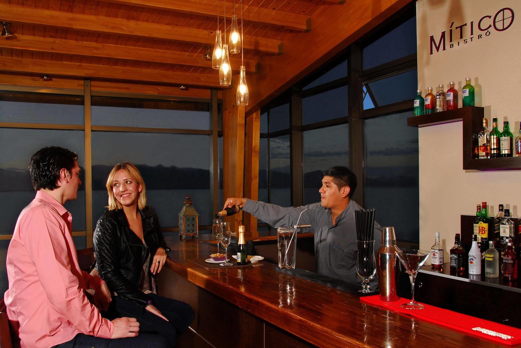 Alma Del Lago Suites & Spa San Carlos de Bariloche Exteriör bild Mitico Restaurant